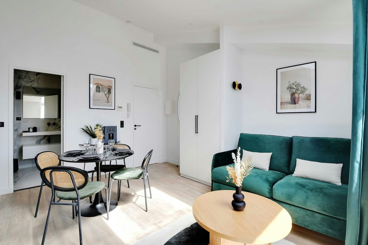Sanctuary Charm, Ile-de-France