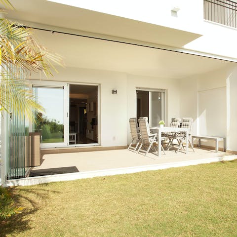 Slide back the glass doors to enjoy shaded alfresco dining on the private patio
