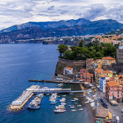 Stay a couple of kilometres from the magical seaside settlement of Sorrento