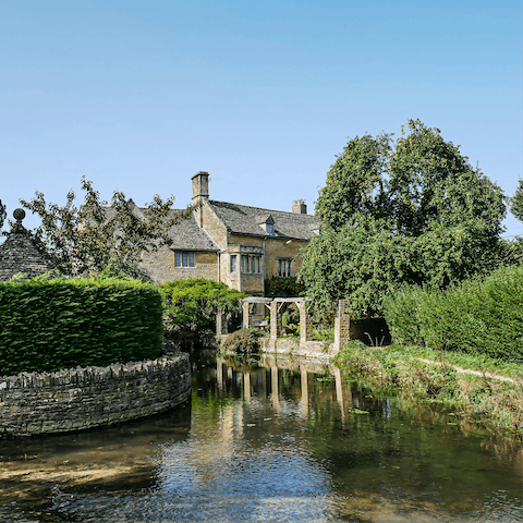 Drive sixteen minutes to the postcard-perfect village of Bourton-on-the-Water 
