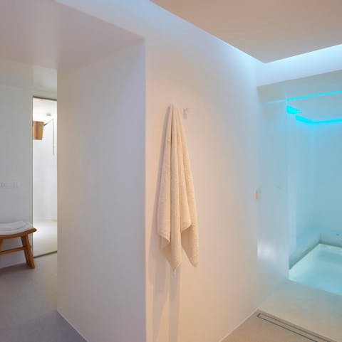 Unwind in the steam room and hammam 