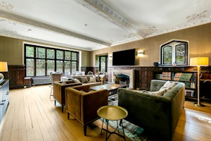 The Grand Manor image 10