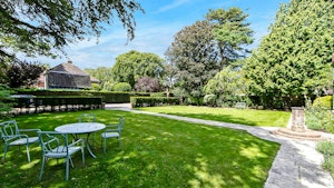 The Grand Manor image 9