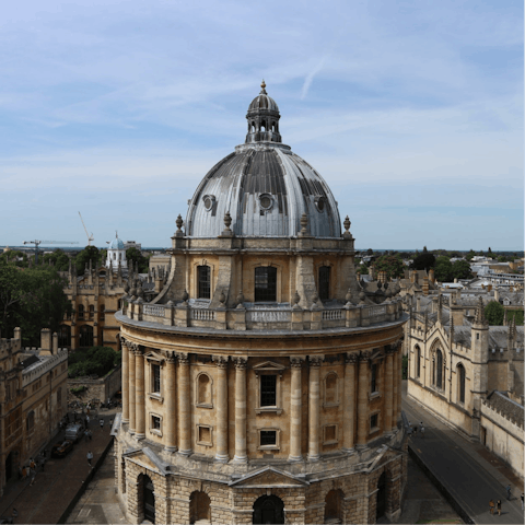 Explore the rich culture of Oxford – just a 15-minute journey away
