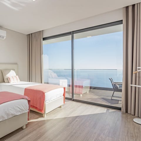 Don't worry about tossing a coin as both bedrooms have ocean vistas and terrace access