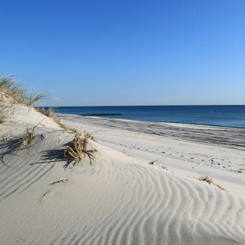 Stay just a five-minute drive away from the East Hampton Main Beach 