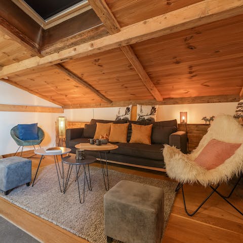 Kick back after a day on the slopes in the cosy living space