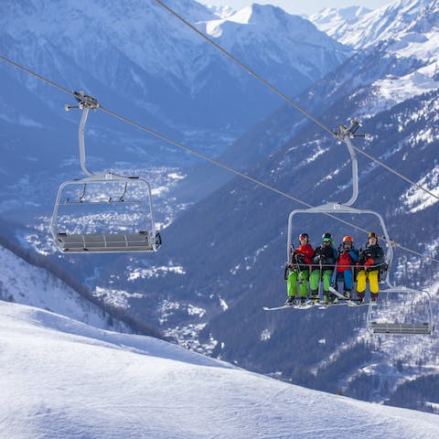 Reach the region's best ski resorts in just ten minutes
