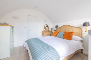 South Downs Hideaway image 10