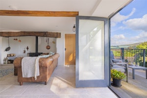 South Downs Hideaway image 9