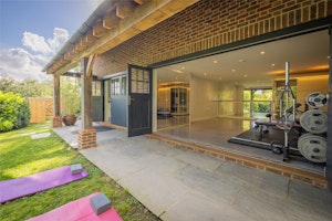 South Downs Hideaway image 4
