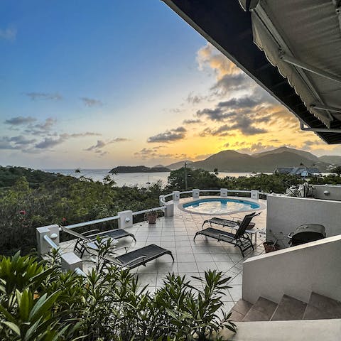 Watch the sunset from the sunloungers on the patio, or better yet, the pool