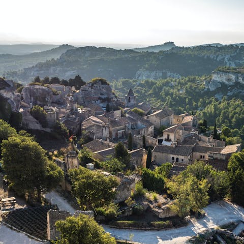 Drive between the medieval villages of Provence all around you