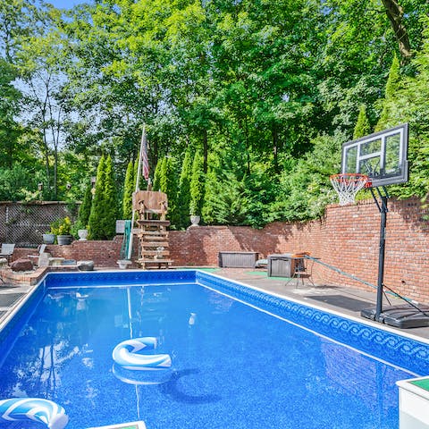 Splash about in the family-friendly pool with floats and a basketball hoop