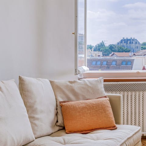 Relax after a long day in the living room, admiring the panoramic views