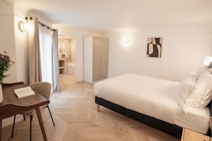 Parisian Suite image 12