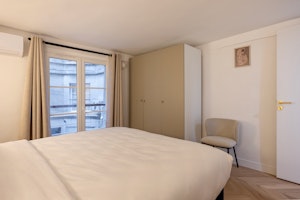 Parisian Suite image 11