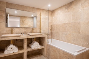 Parisian Suite image 9