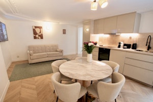 Parisian Suite image 8