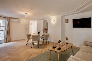 Parisian Suite image 5