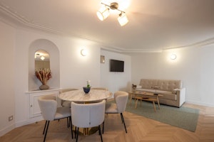 Parisian Suite image 3