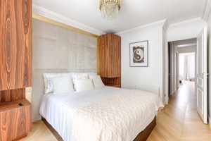 Elegance in Montparnasse image 7