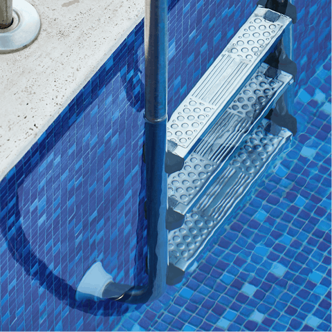 Have a refreshing dip in the shared pool when the Arabian sun is at its hottest