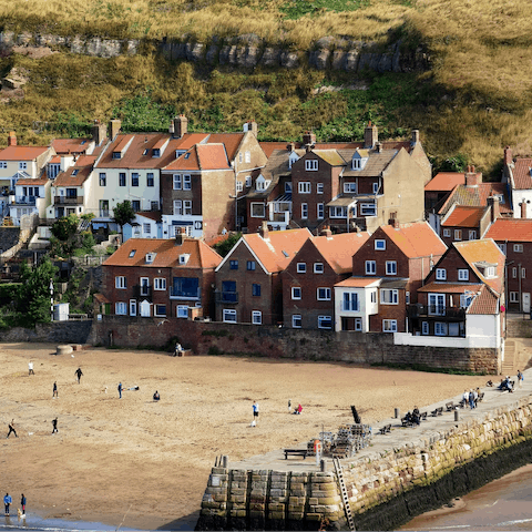 Explore Whitby's winding streets, picturesque beaches and historical sights from this spot in the heart of town