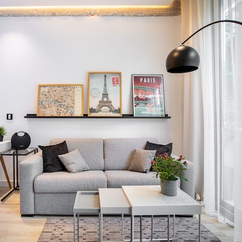 Come home after a busy day sightseeing and unwind with a glass of wine on the plush sofa