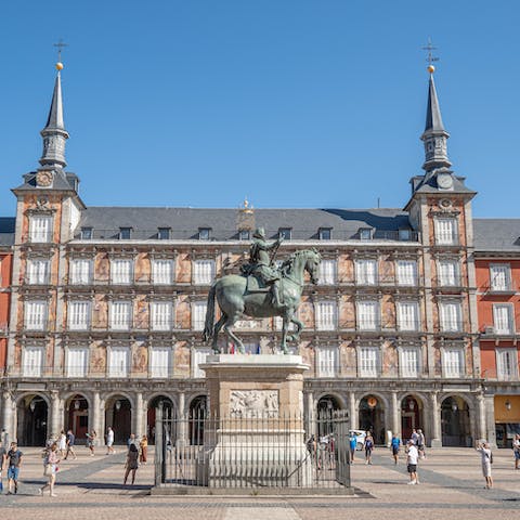 Head to the centre of Madrid from nearby Urgel Station – a twenty-minute train ride