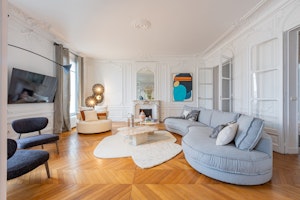Paris Glamour image 2