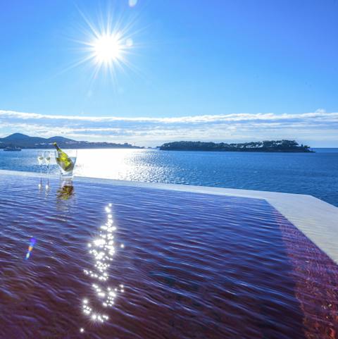 Float in the infinity pool