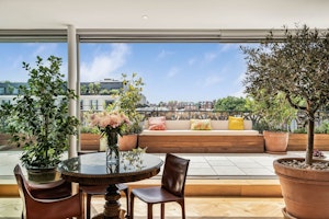 Penthouse Cedar image 13