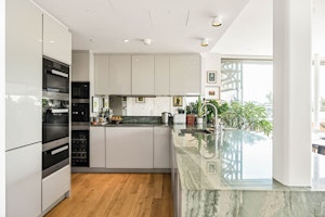 Penthouse Cedar image 13