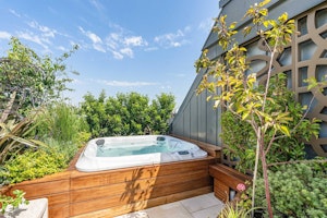 Penthouse Cedar image 12