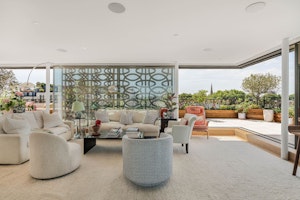 Penthouse Cedar image 10