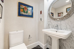 Penthouse Cedar image 9