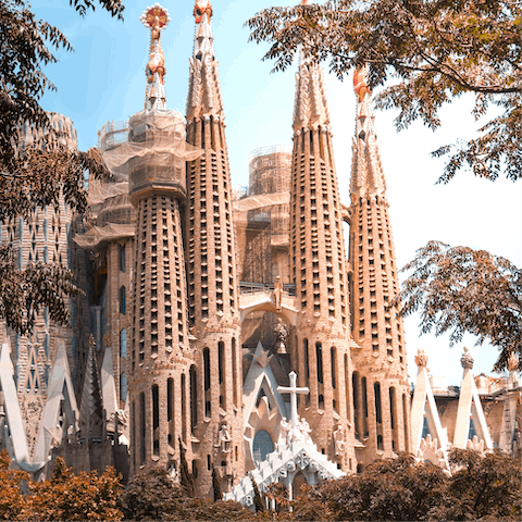 Stroll eighteen minutes to admire La Sagrada Familia
