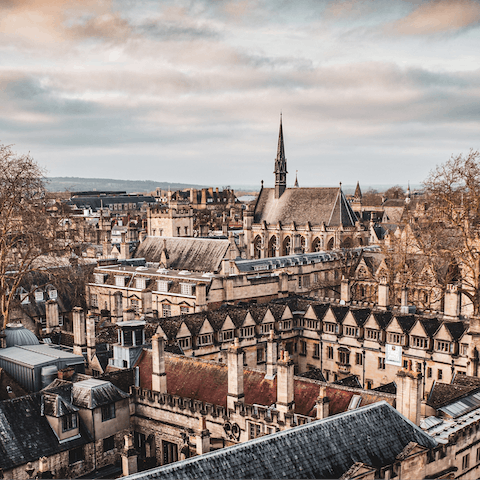 Take the twenty-minute bus ride into the heart of Oxford 
