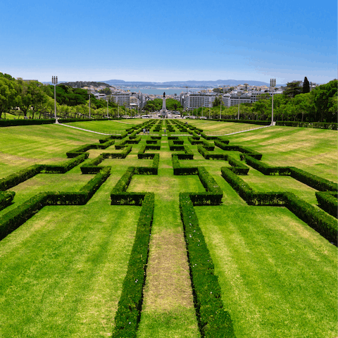 Escape the bustle for a while in Parque Eduardo VII –⁠ less than ten minutes away on foot
