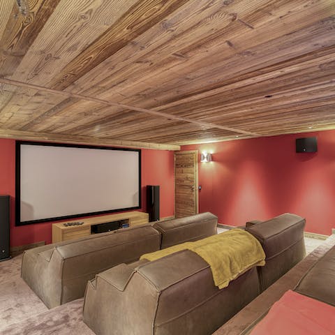 Watch movies together in the home cinema 