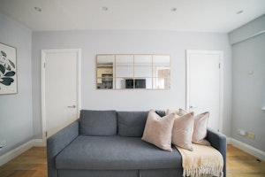 Art Deco Airs image 6