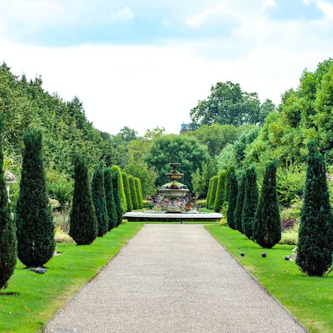 Enjoy refreshing strolls through nearby Regent’s Park