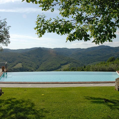 Drink in the jaw-dropping vistas from the shared swimming pool