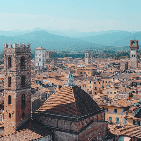 Drive to the medieval city of Lucca in just twenty-five minutes