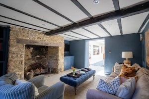 Cotswolds Country Cottage image 9