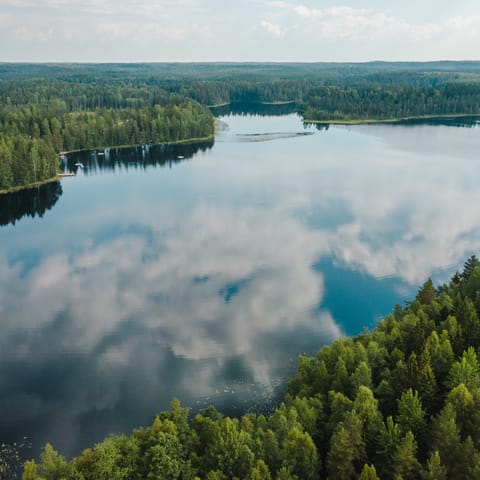 Spend your days by Kuortaneenjärvi lake, within a ten–minute walk away