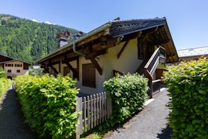 Chalet Chic image 9