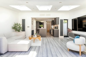 Onyx & Cream image 11