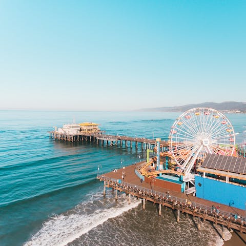 Drive into Santa Monica in just over ten minutes down the iconic Pacific Coast Highway